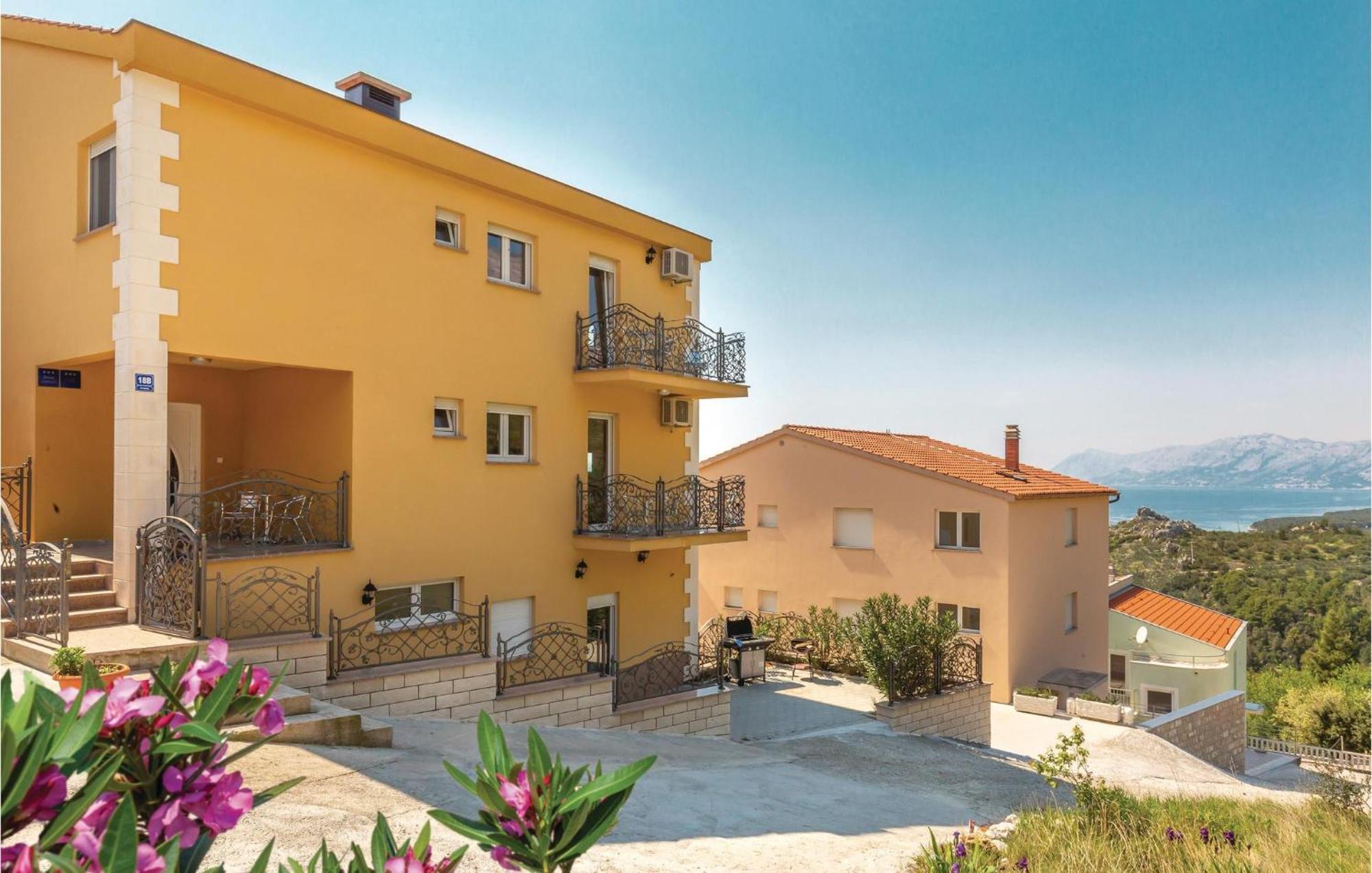 Nice Apartment In Krvavica With House Sea View Екстер'єр фото