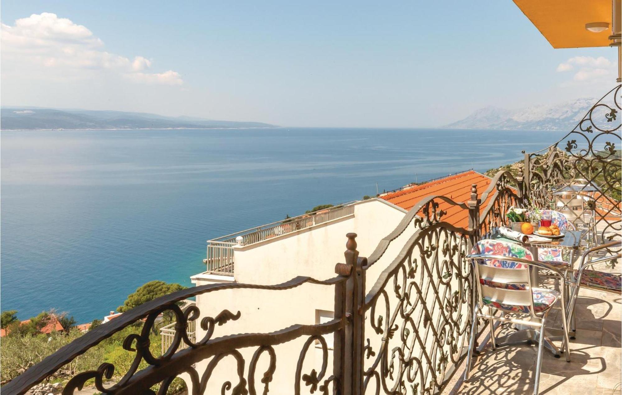 Nice Apartment In Krvavica With House Sea View Екстер'єр фото
