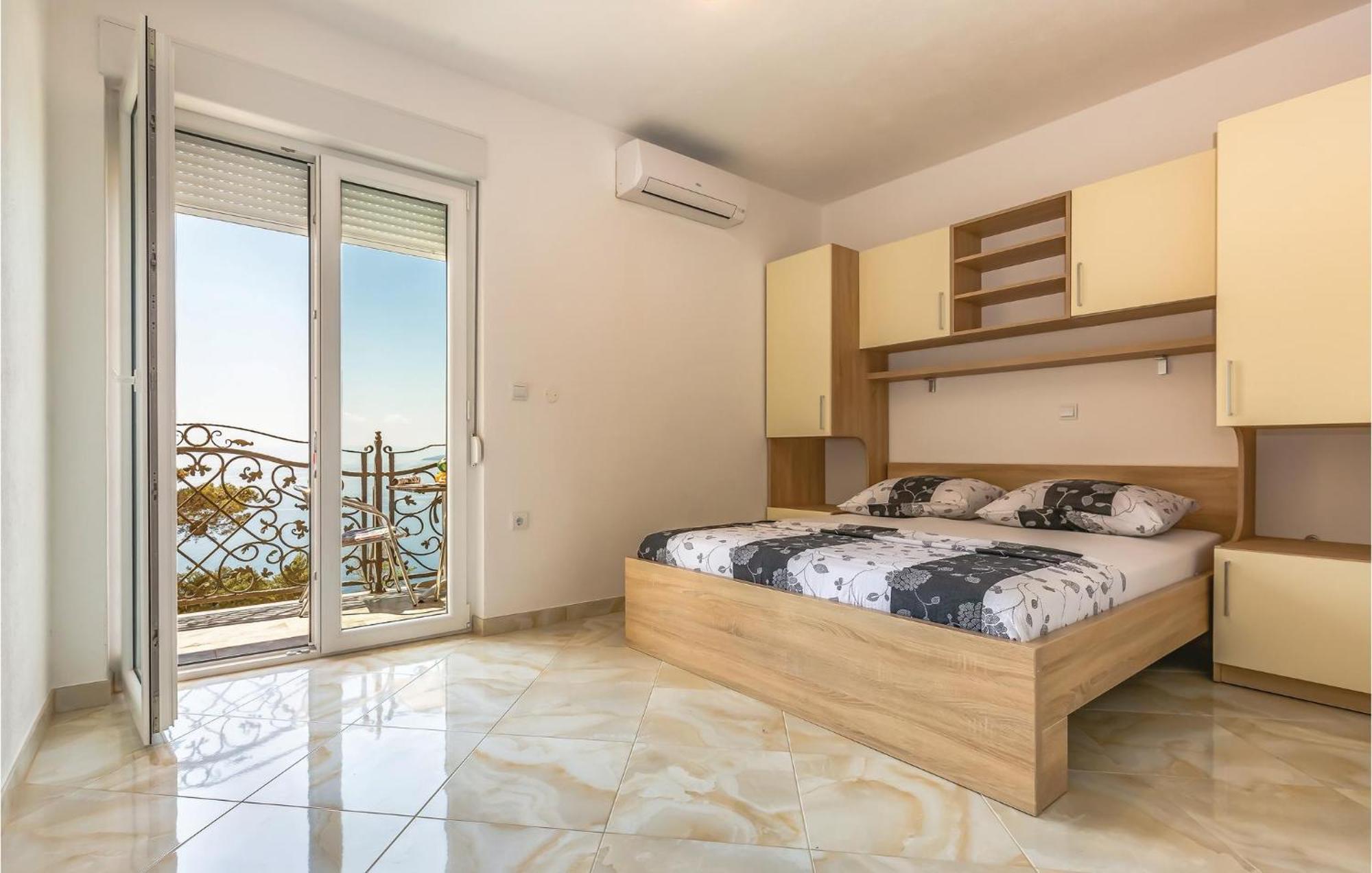 Nice Apartment In Krvavica With House Sea View Екстер'єр фото