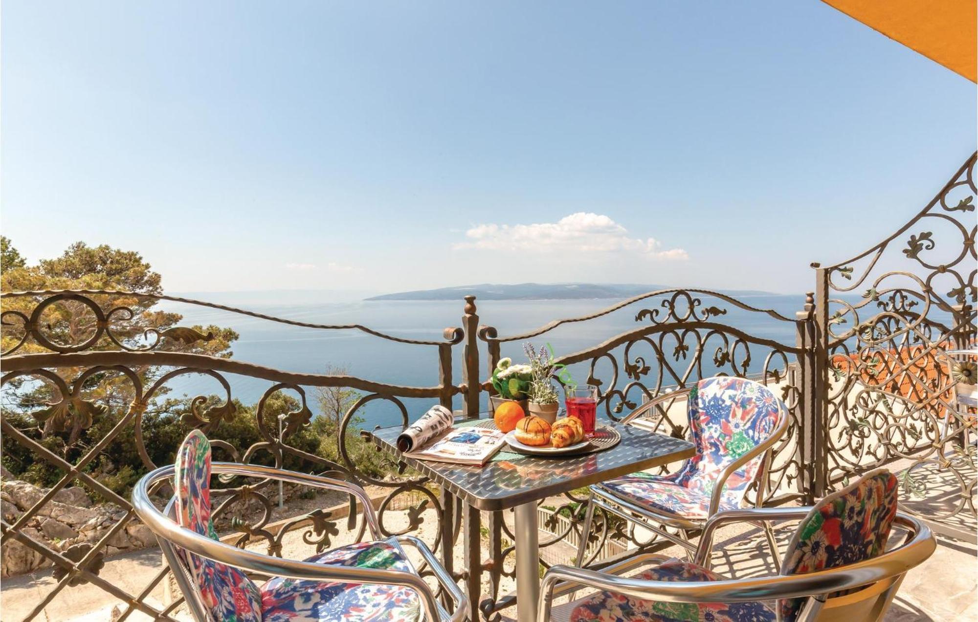 Nice Apartment In Krvavica With House Sea View Екстер'єр фото